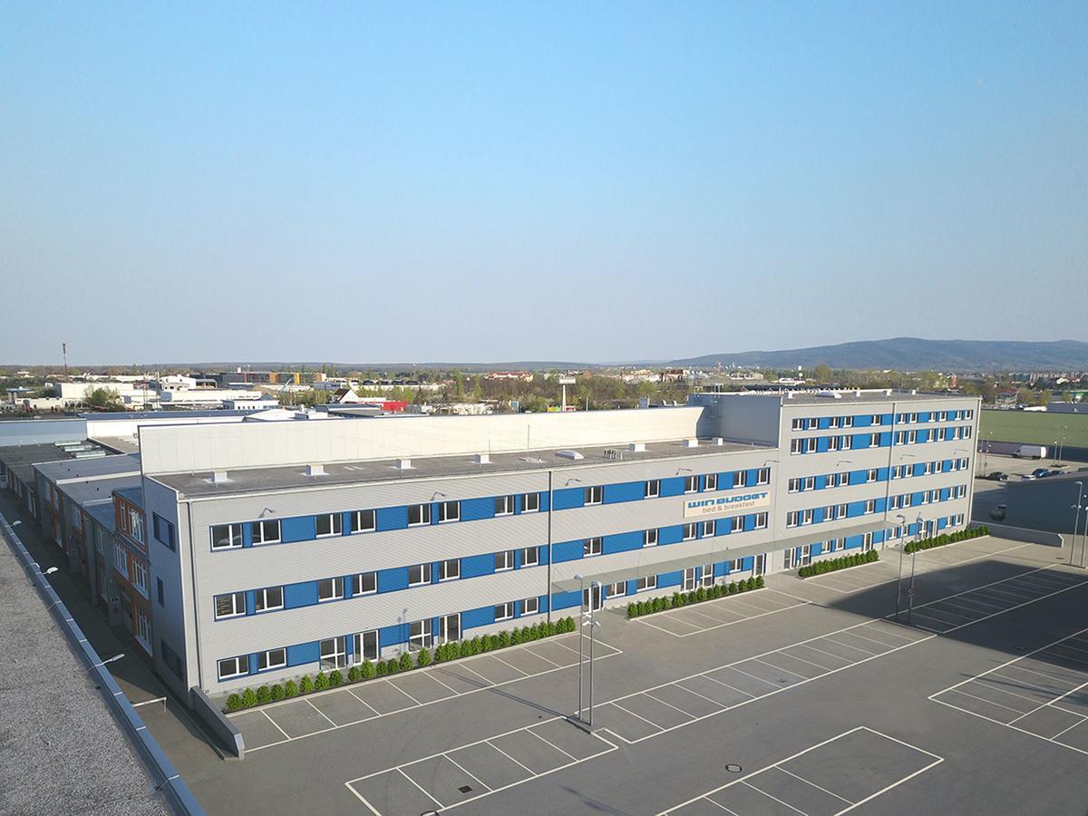 Winbudget "Bed&Breakfast" Wiener Neustadt Bagian luar foto