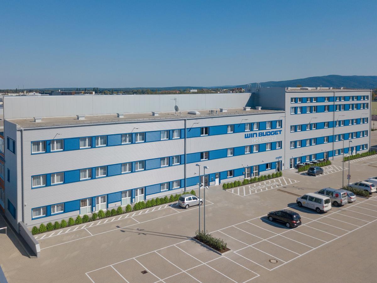 Winbudget "Bed&Breakfast" Wiener Neustadt Bagian luar foto