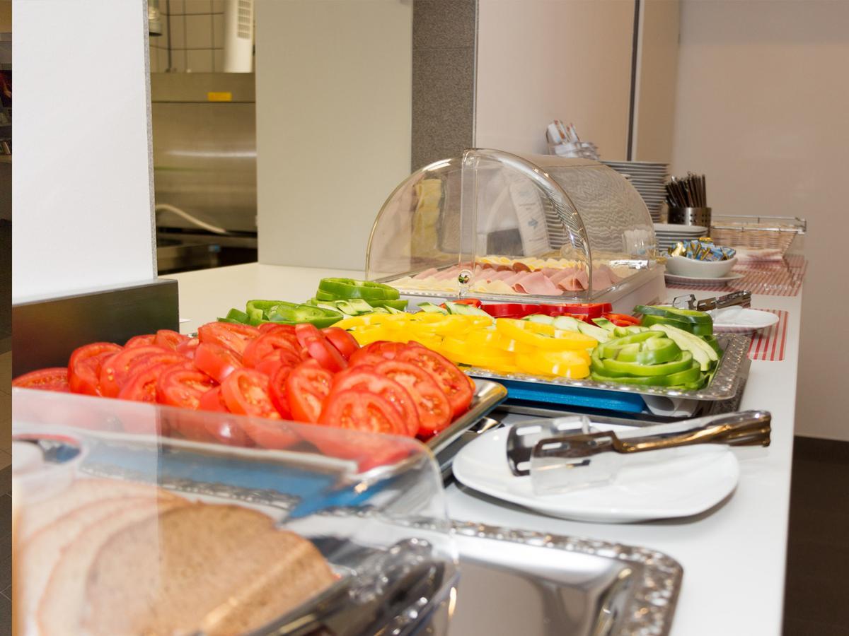 Winbudget "Bed&Breakfast" Wiener Neustadt Bagian luar foto
