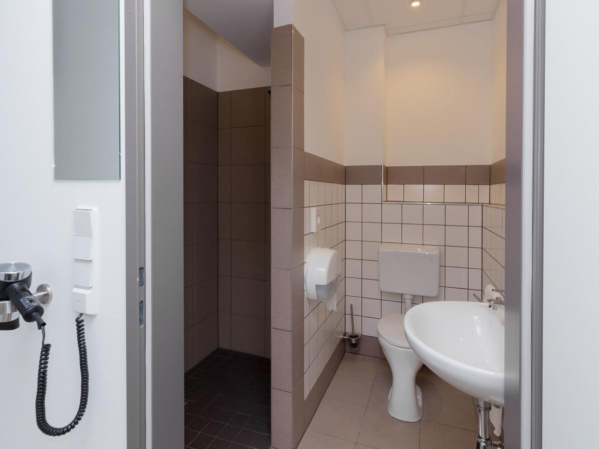 Winbudget "Bed&Breakfast" Wiener Neustadt Bagian luar foto